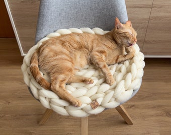 Eco-Friendly Chunky Knit Merino Wool Cat Bed