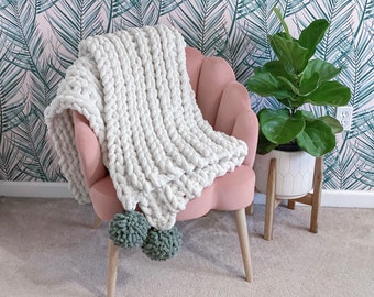 Winter Jumbo Yarn Crochet Pattern in 3 Sizes