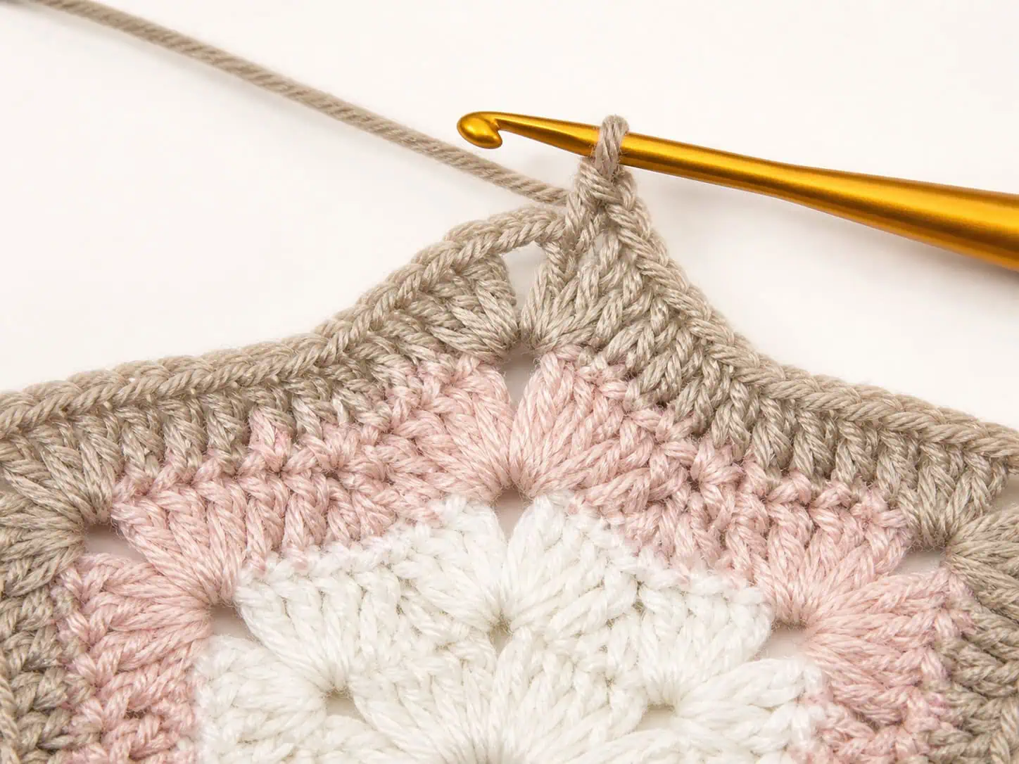 Easy 6-Point Crochet Star Blanket — Free Baby Pattern