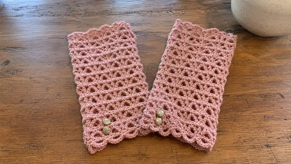 Free Easy Crochet Victorian Fingerless Gloves Pattern, handmade crochet project