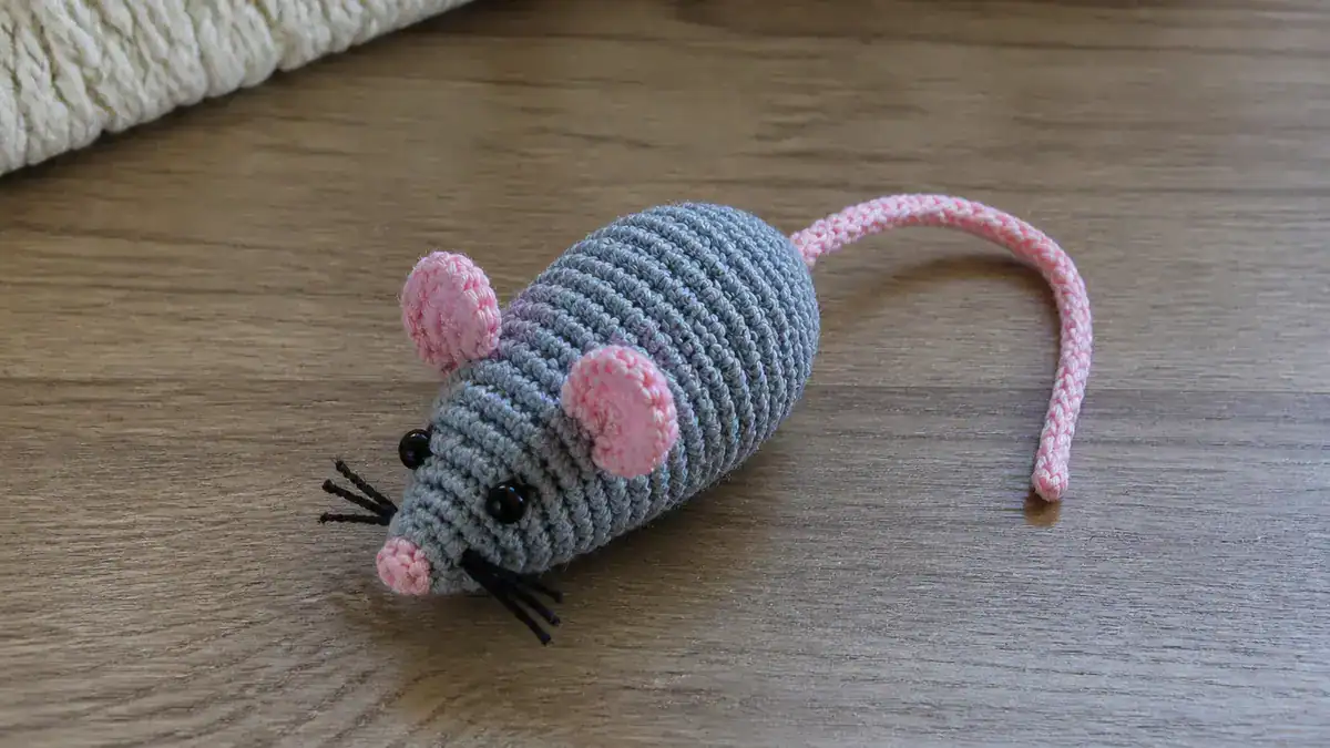 Easy Crochet Cat Toy Pattern (Free Amigurumi Mouse), handmade crochet project