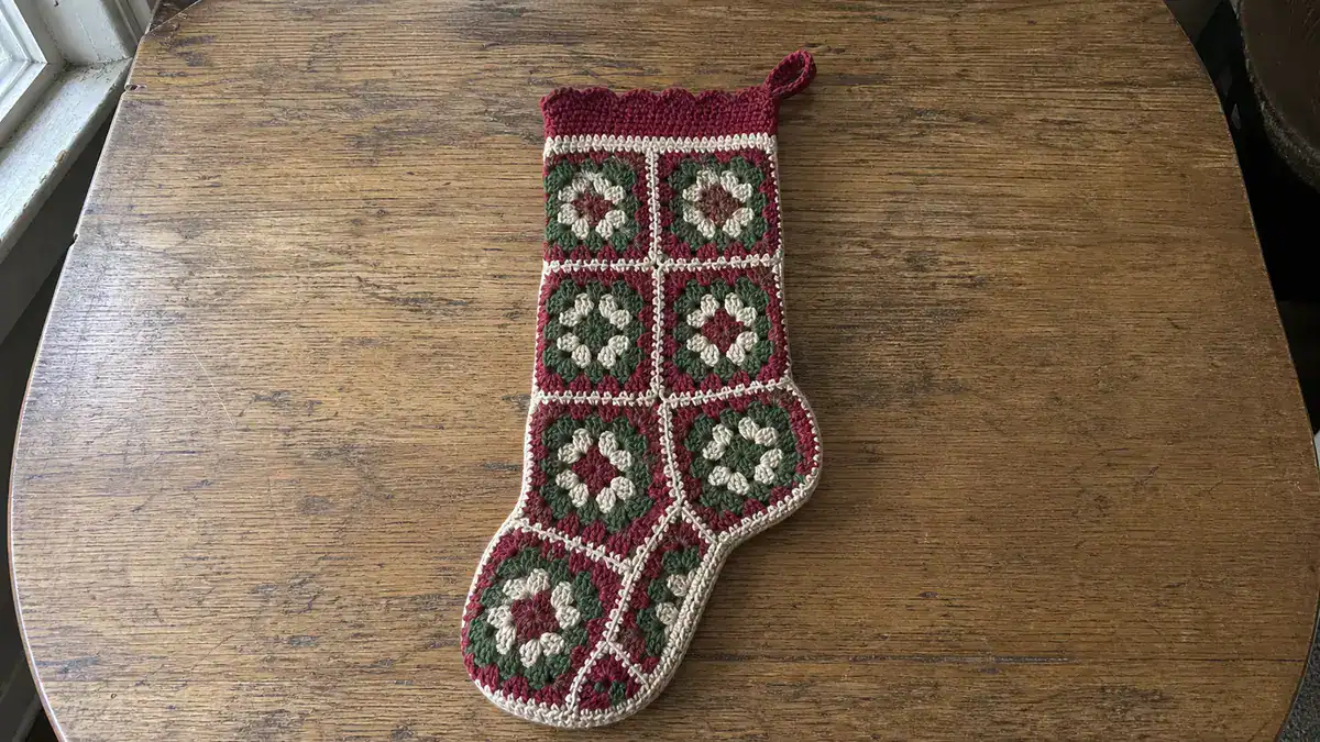 30 Vintage Christmas Crochet Patterns for Holiday Decorating, Gifting, and Keepsakes, handmade crochet project