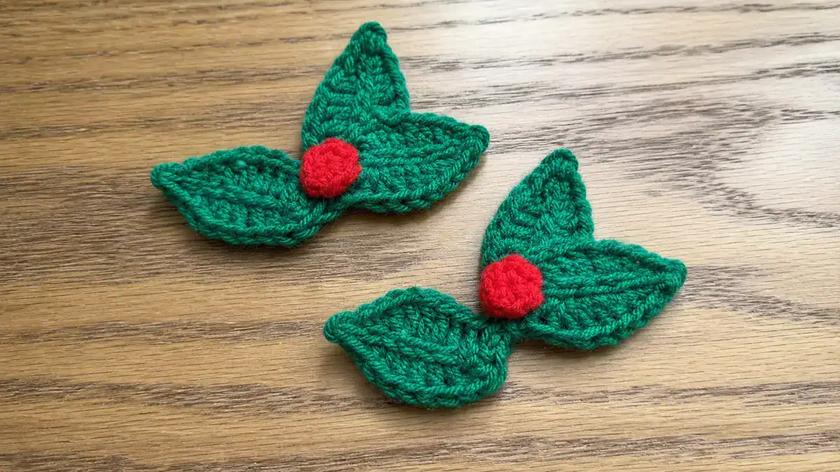 Free Mistletoe and Holly Crochet Pattern: Festive Fun!, handmade crochet project