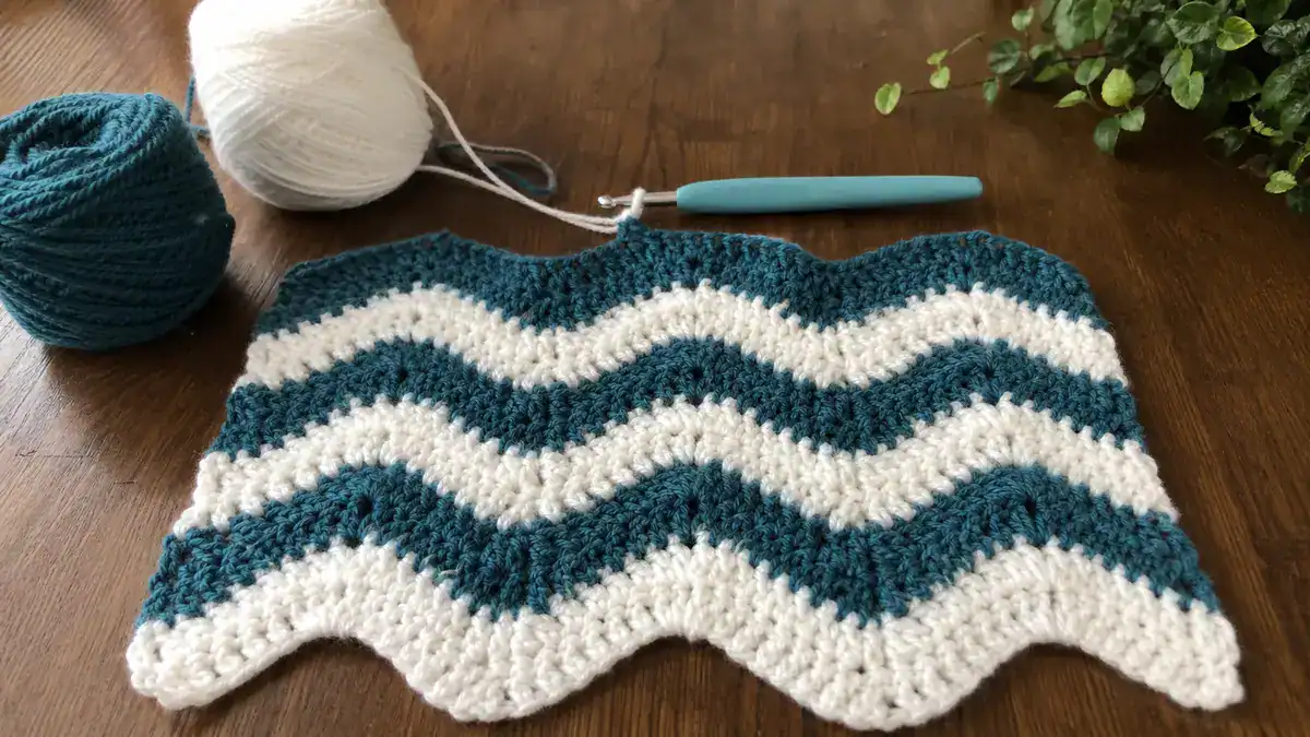 How to Crochet a Two-Color Wave Stitch, handmade crochet project
